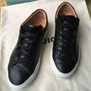 KOIO Collective, Capri, Color: Onyx